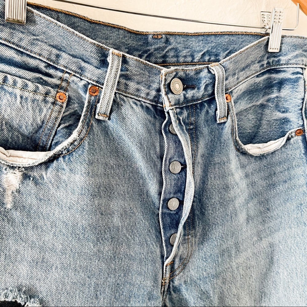 Levi’s 501 High Rise Distressed Button Fly Jeans - Picture 7 of 11